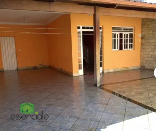 Casa 3 quartos, 3 vagas á venda no Bairro Colonial por R$800mil