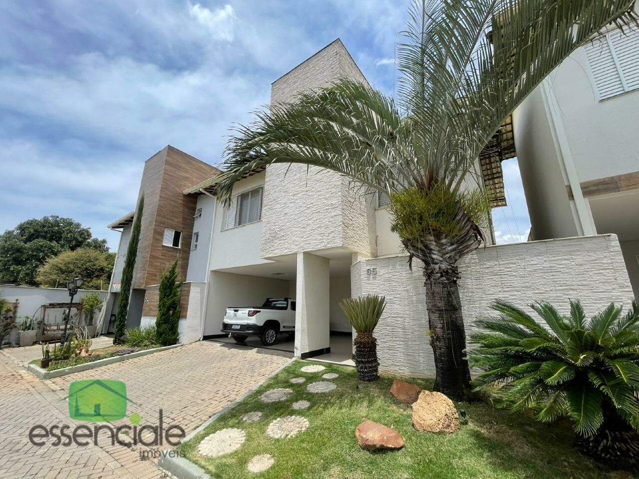 Casa à venda em condomínio na região central de Contagem – 4 quartos, suítes e lazer completo!