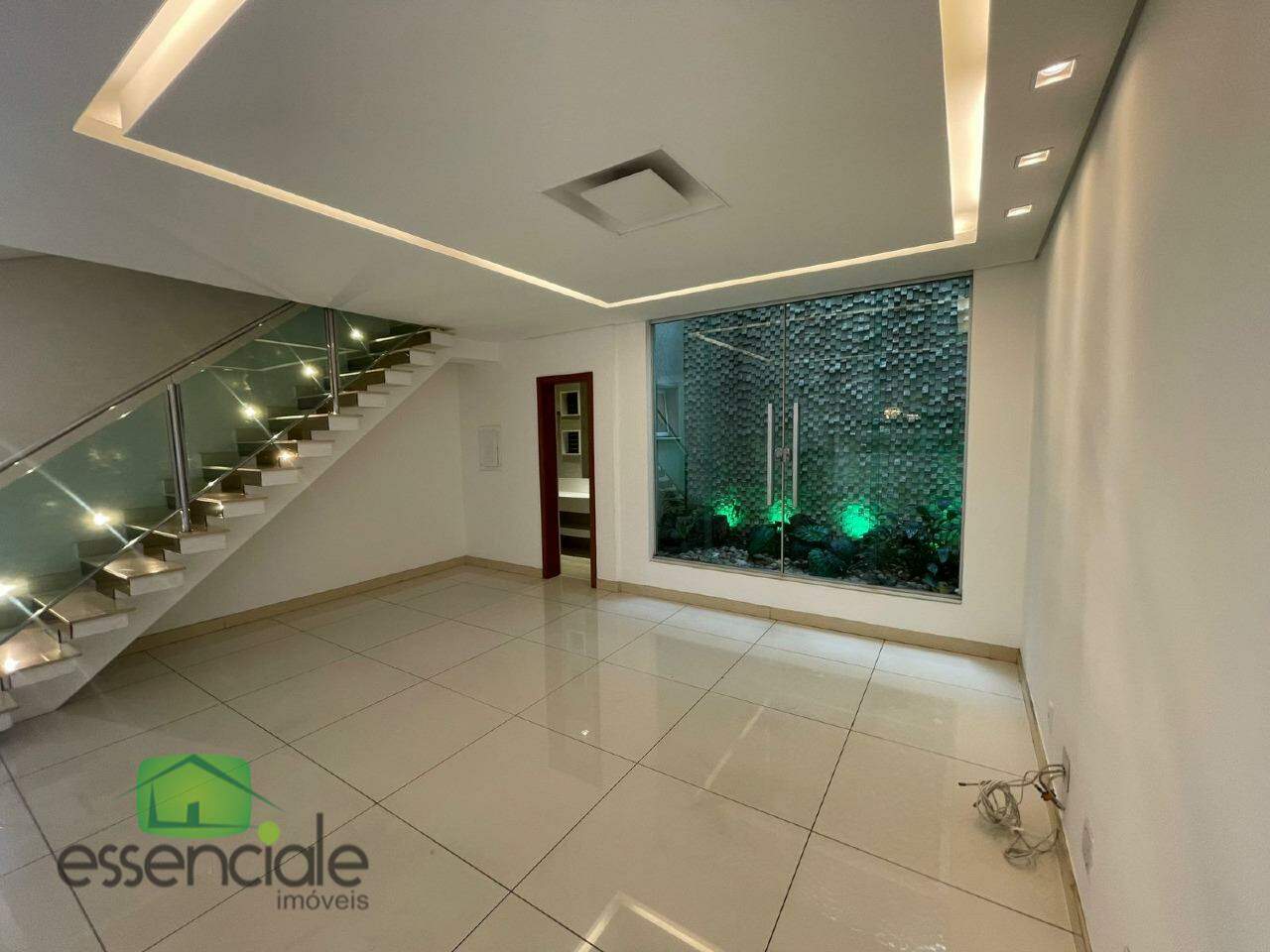 Casa à venda em condomínio na região central de Contagem – 4 quartos, suítes e lazer completo!