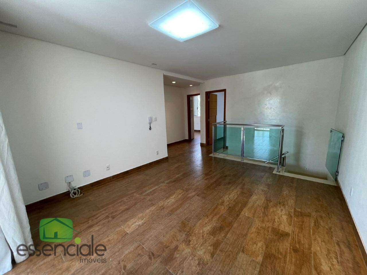 Casa à venda em condomínio na região central de Contagem – 4 quartos, suítes e lazer completo!