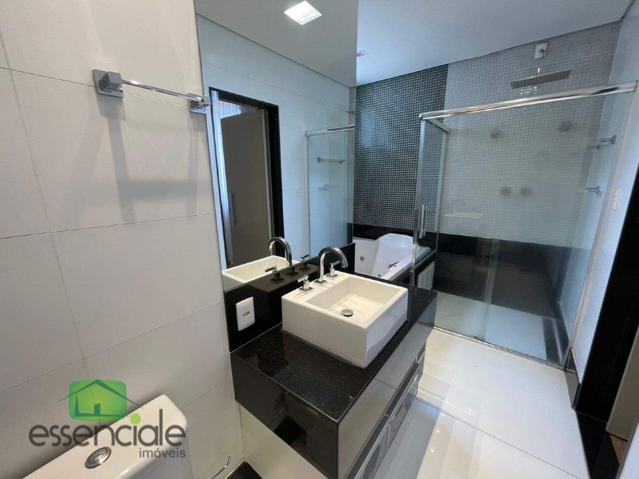 Casa à venda em condomínio na região central de Contagem – 4 quartos, suítes e lazer completo!