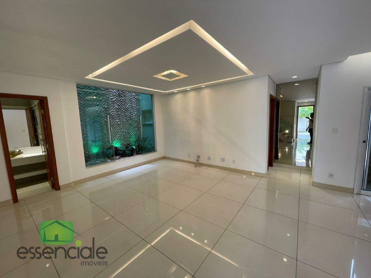 Casa à venda em condomínio na região central de Contagem – 4 quartos, suítes e lazer completo!