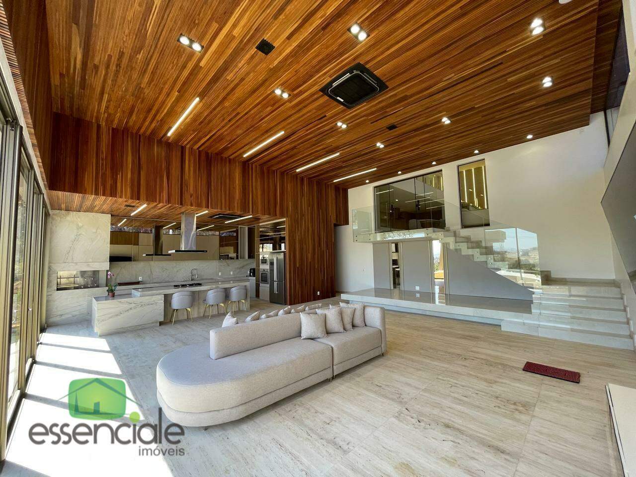Casa de luxo à venda no condomínio Estância do Lago – 4 suítes, piscina, espaço gourmet e porteira fechada