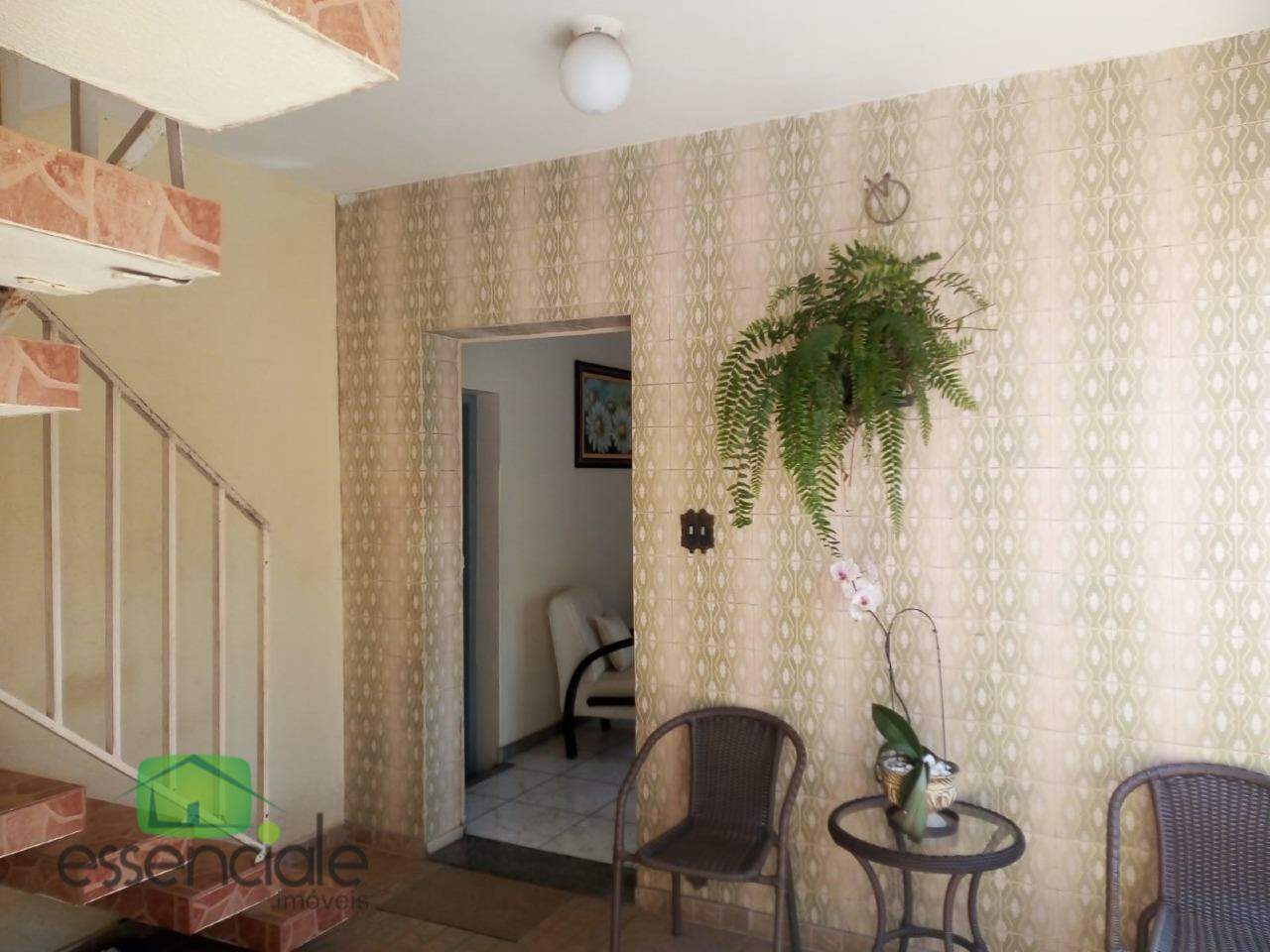 Casa 5 Quartos, 4 Vagas - Próximo Colégio Santo Agostinho no Jardim Riacho em Contagem/MG