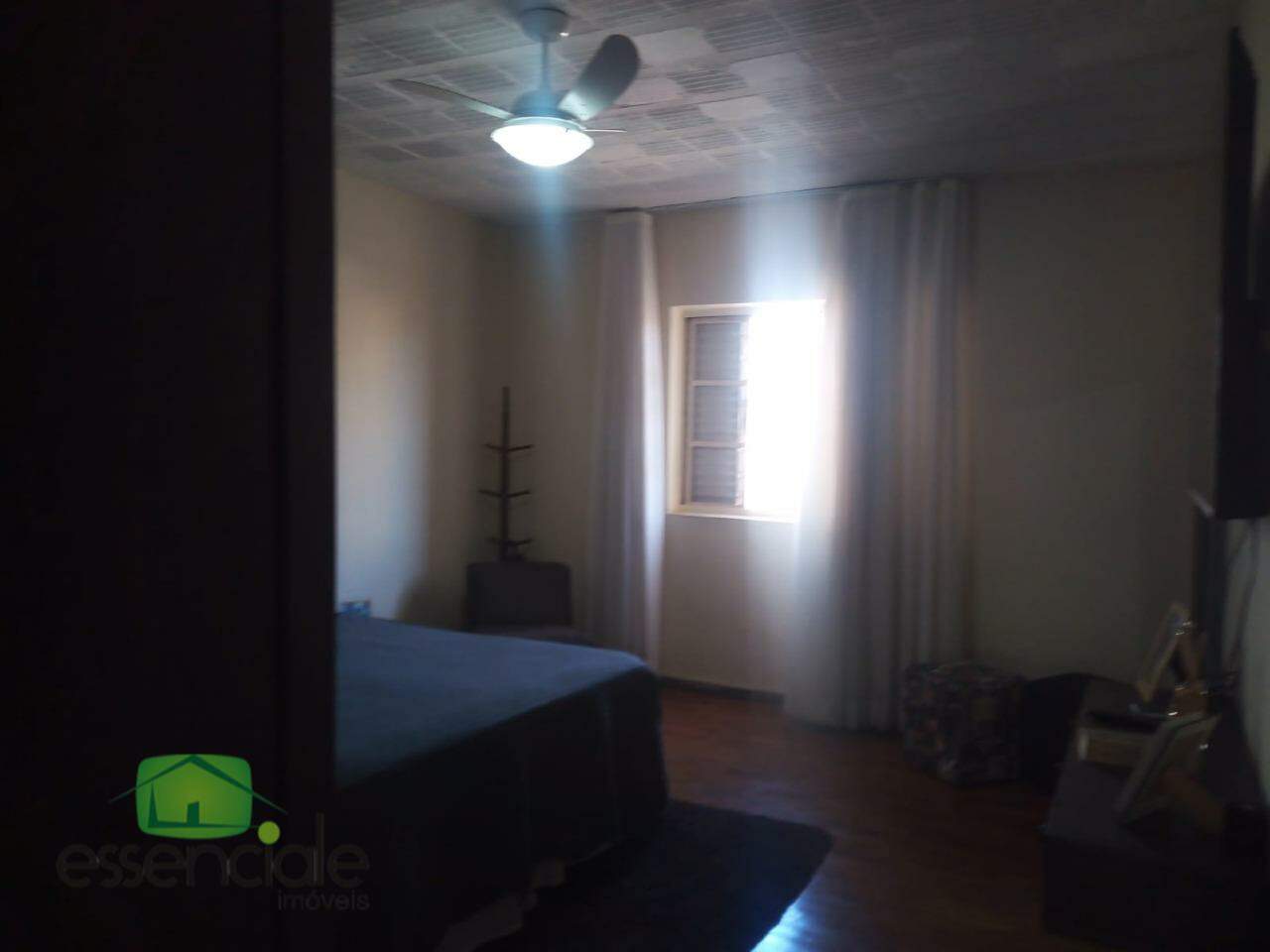 Casa 5 Quartos, 4 Vagas - Próximo Colégio Santo Agostinho no Jardim Riacho em Contagem/MG
