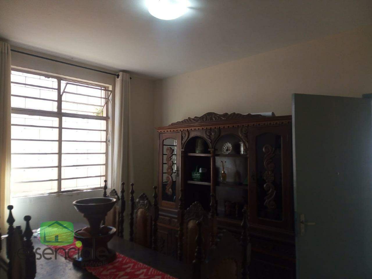 Casa 5 Quartos, 4 Vagas - Próximo Colégio Santo Agostinho no Jardim Riacho em Contagem/MG
