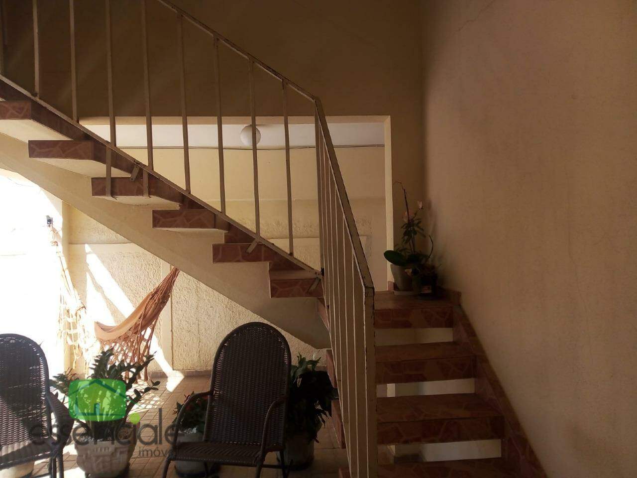 Casa 5 Quartos, 4 Vagas - Próximo Colégio Santo Agostinho no Jardim Riacho em Contagem/MG