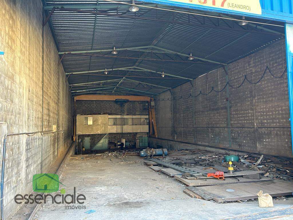 Alugo Galpão 360m² no Novo Riacho em Contagem/MG - R$ 15.000,00