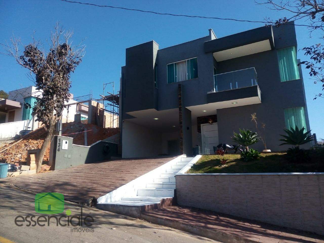 Casa em Condomínio Ouro Verde Betim/MG com 3 Suítes, Piscina e Área Gourmet