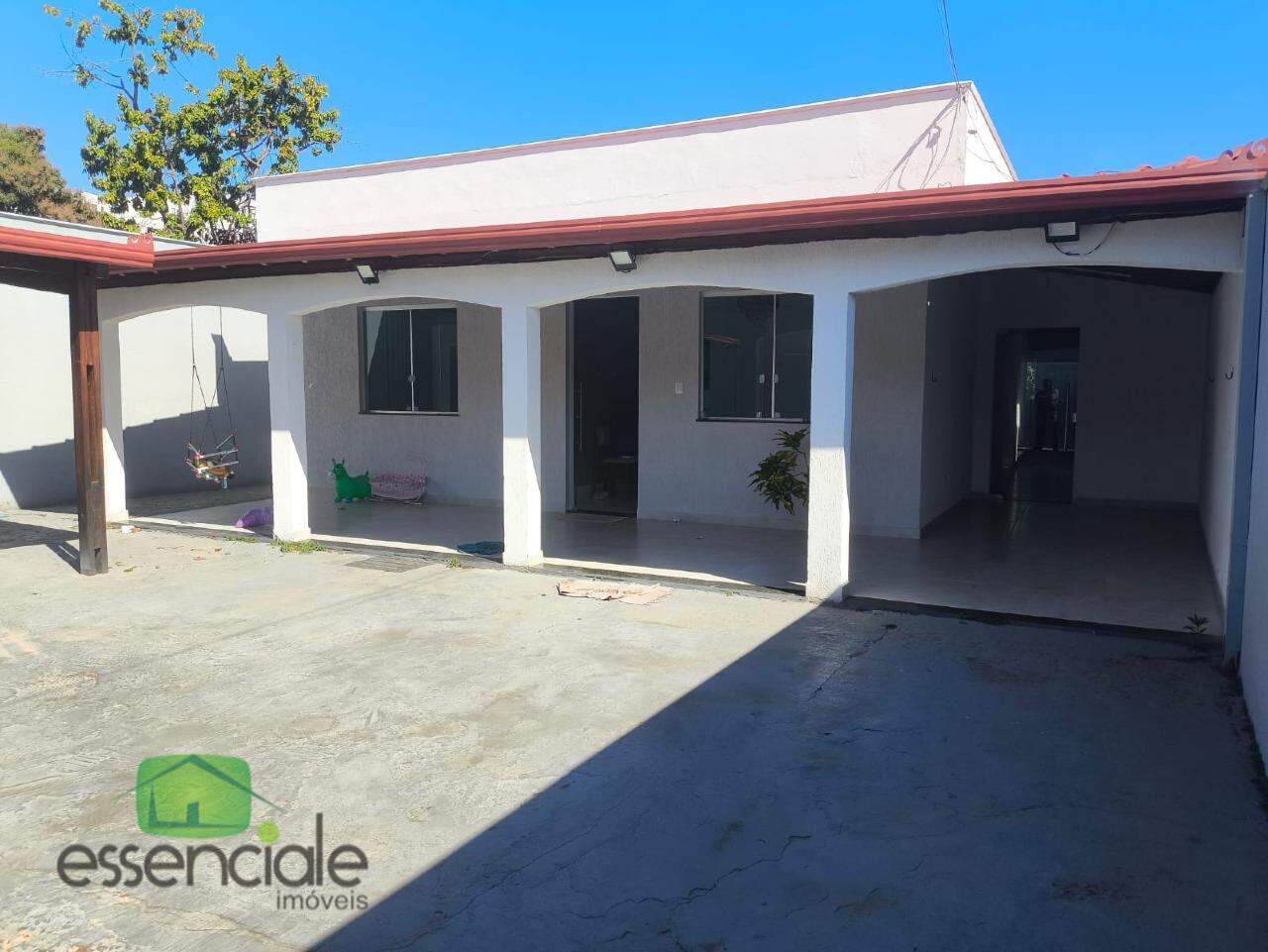 Casa plana com 3 quartos e suite no Bairro Retiro