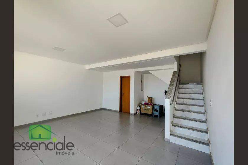 Casa à venda 3 quartos e 1 vaga com 306m² por R$850mil!