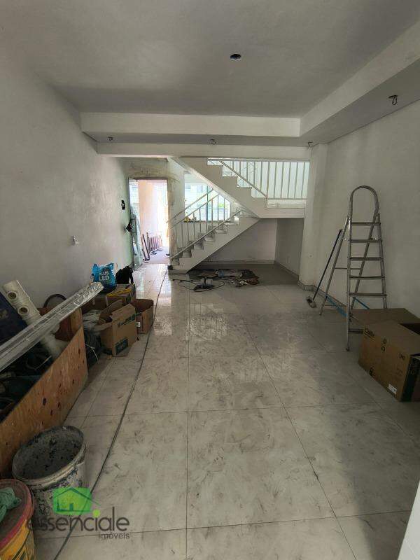 Casa à Venda no Bairro Duque de Caxias em Betim – 3 Quartos, Suíte e Quintal Amplo