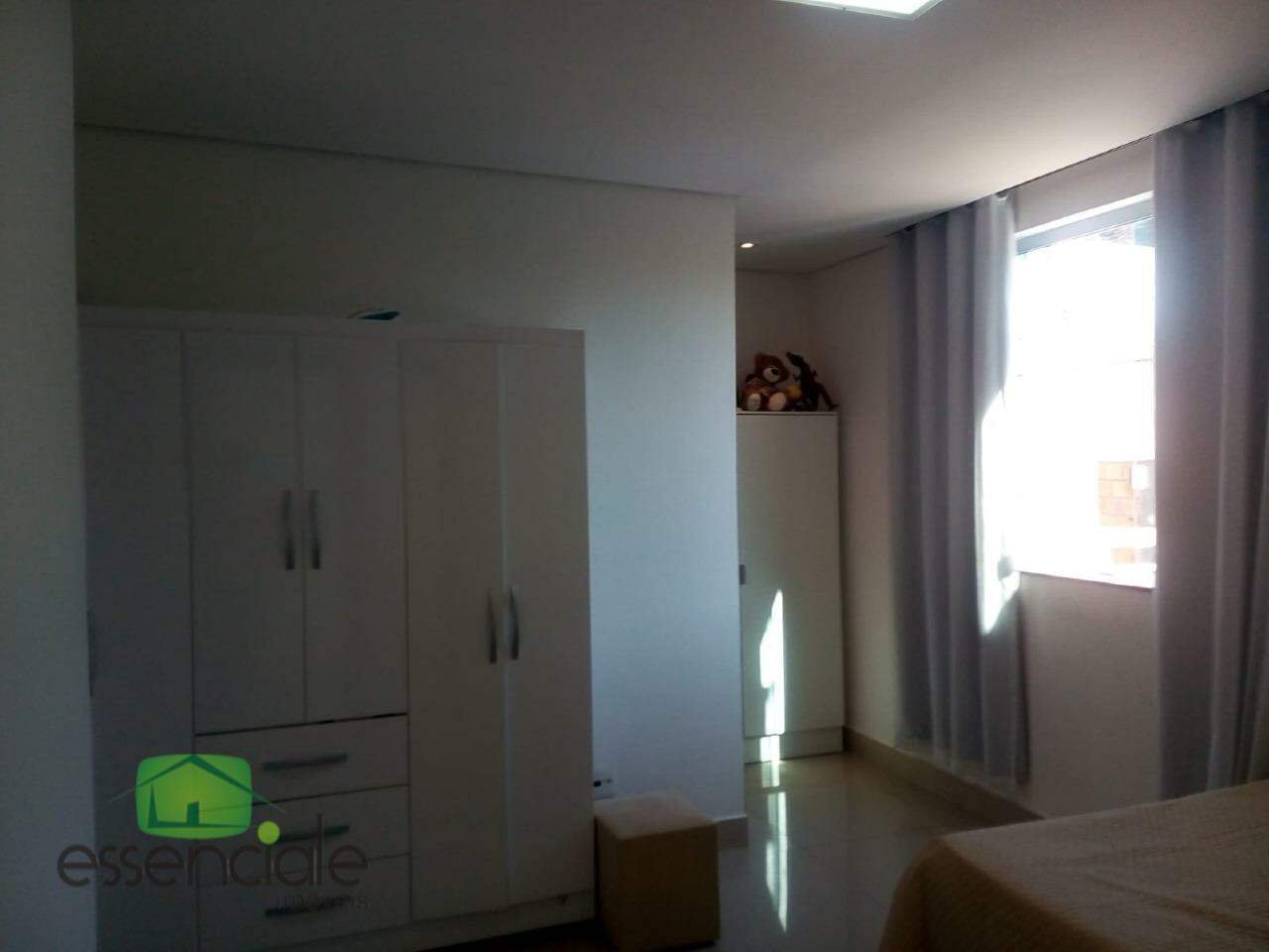 Alugo Casa 3 quartos sendo 3 suítes com piscina Condomínio Ouro Verde - R$ 12.000,00