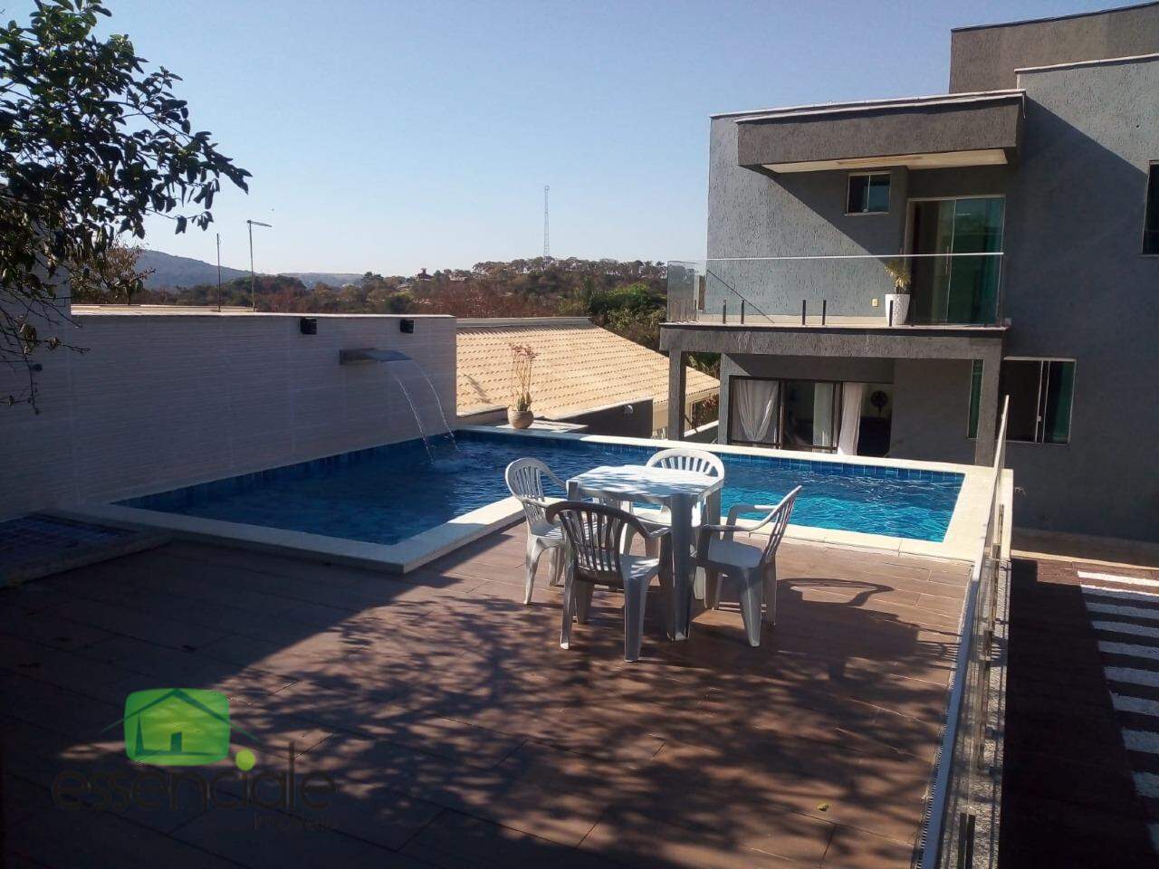 Alugo Casa 3 quartos sendo 3 suítes com piscina Condomínio Ouro Verde - R$ 12.000,00