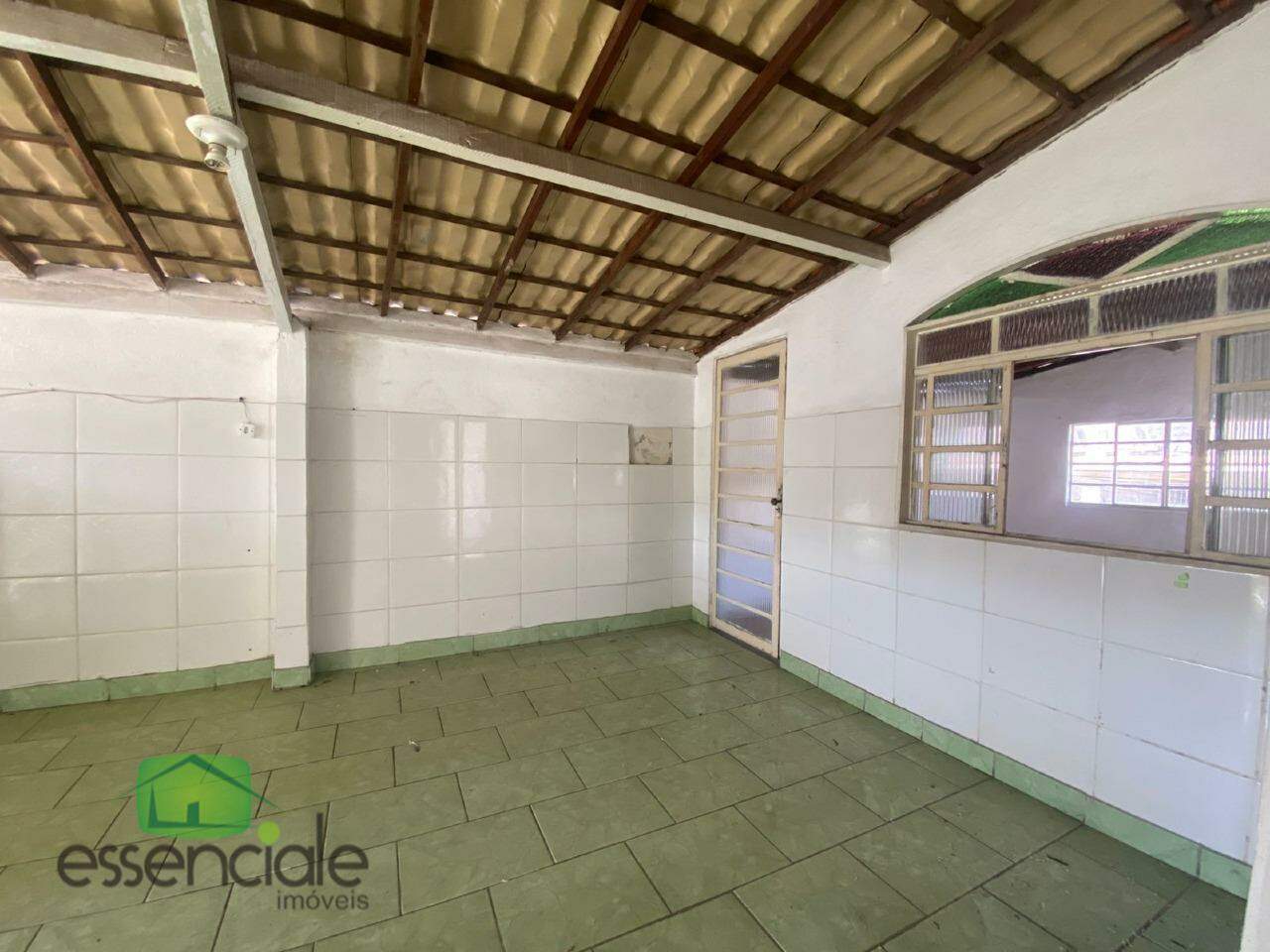 Casa com 5 moradias no fundo á venda no bairro Santa Cruz Industrial por R$870mil