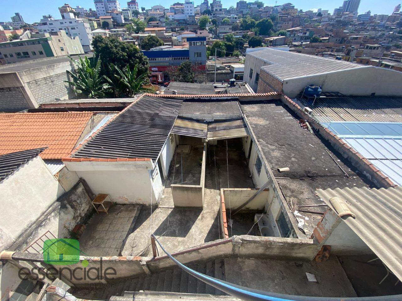 Casa com 5 moradias no fundo á venda no bairro Santa Cruz Industrial por R$870mil