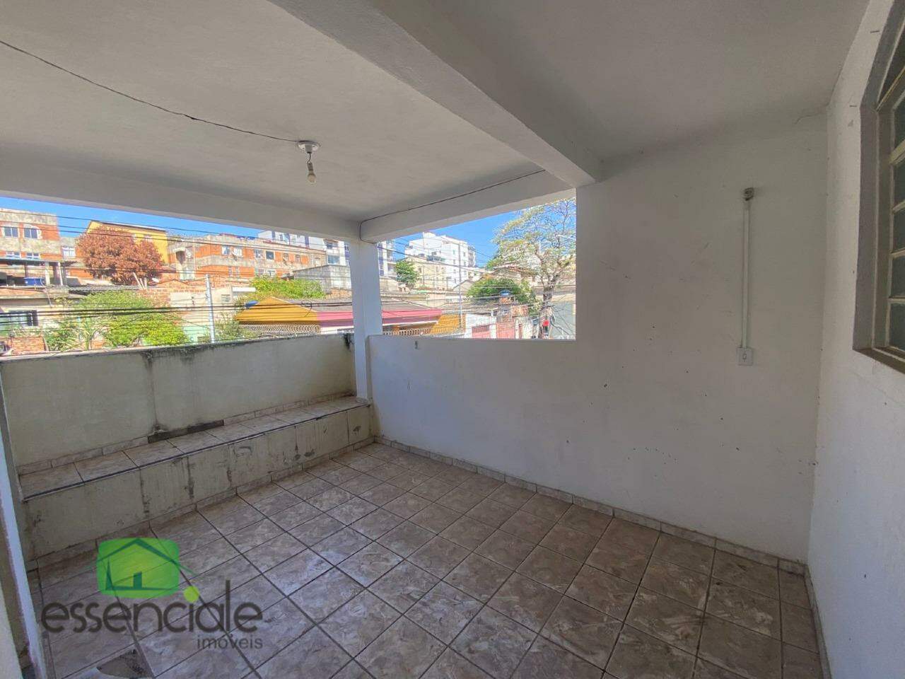 Casa com 5 moradias no fundo á venda no bairro Santa Cruz Industrial por R$870mil