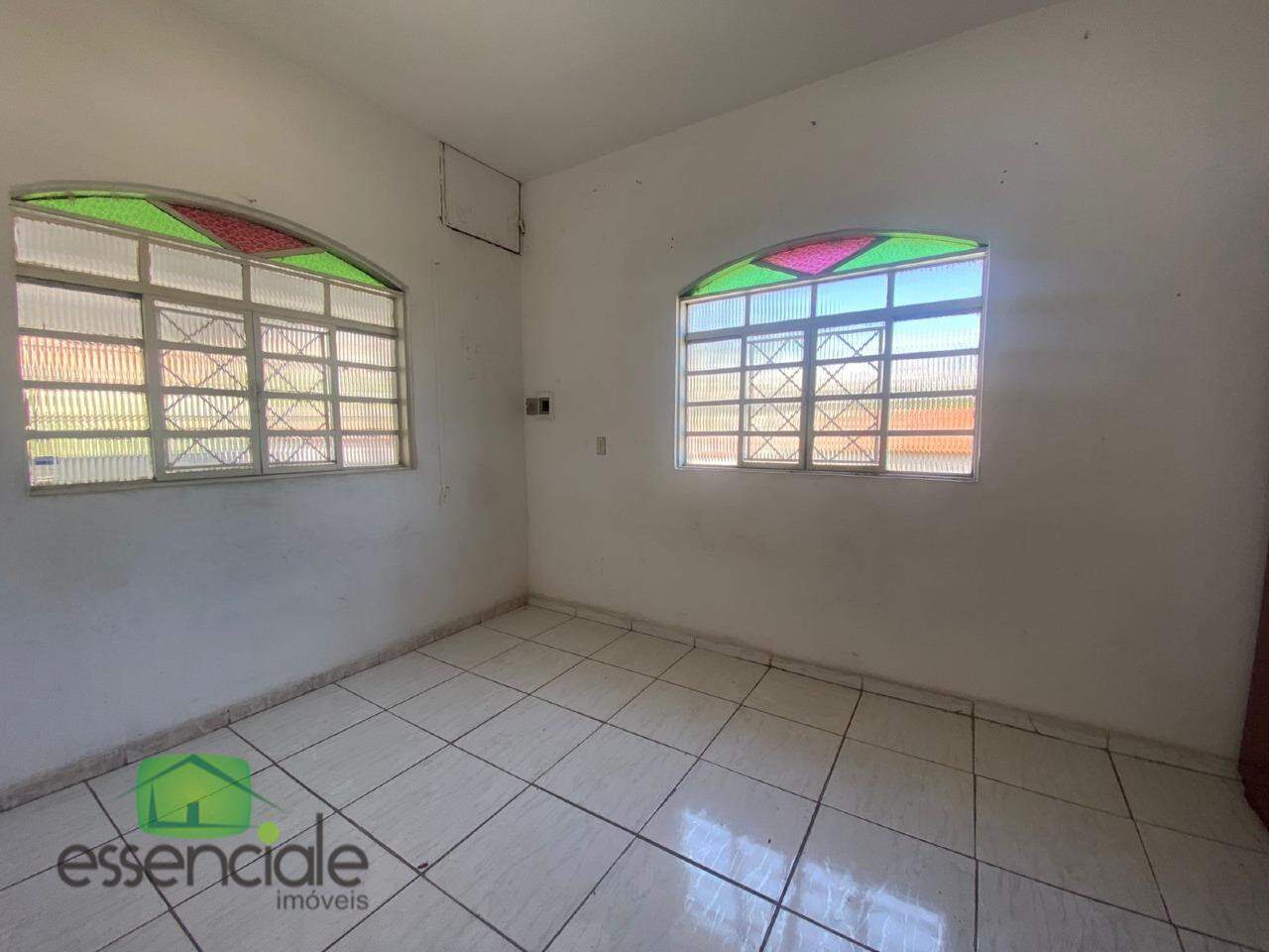 Casa com 5 moradias no fundo á venda no bairro Santa Cruz Industrial por R$870mil