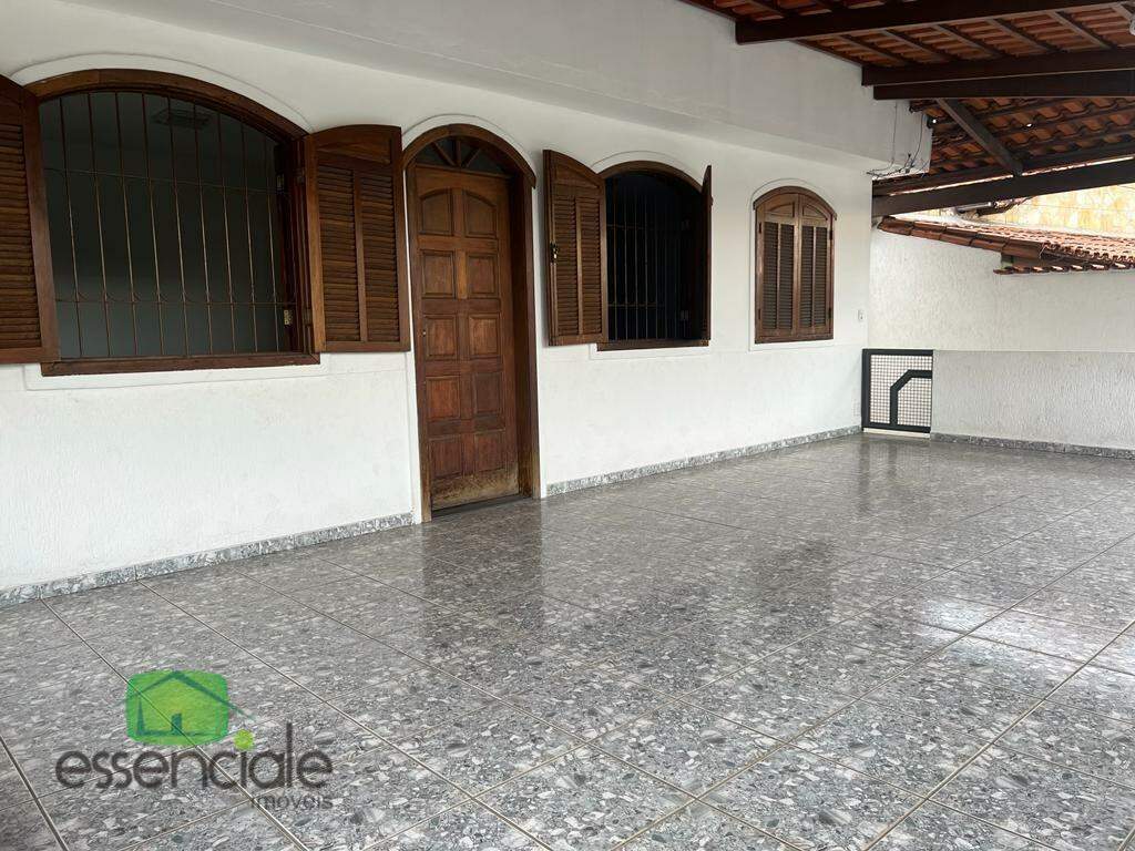 Casa com 3 Quartos e 1 banheiro à Venda, 360 m² por R$ 850.000