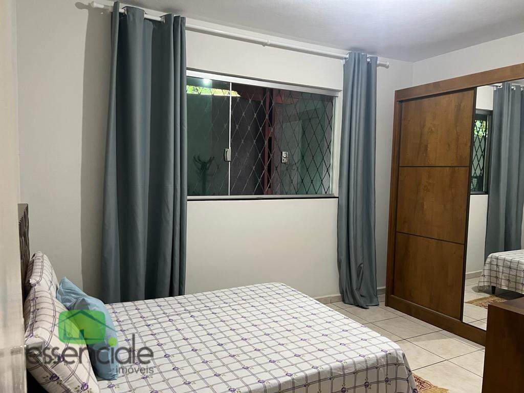 Casa com 3 Quartos e 1 banheiro à Venda, 360 m² por R$ 850.000
