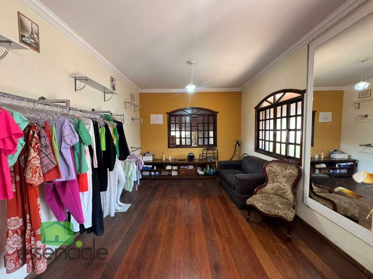 Alugo Casa 6 quartos, Suíte no Bairro Três Barras em Contagem/MG