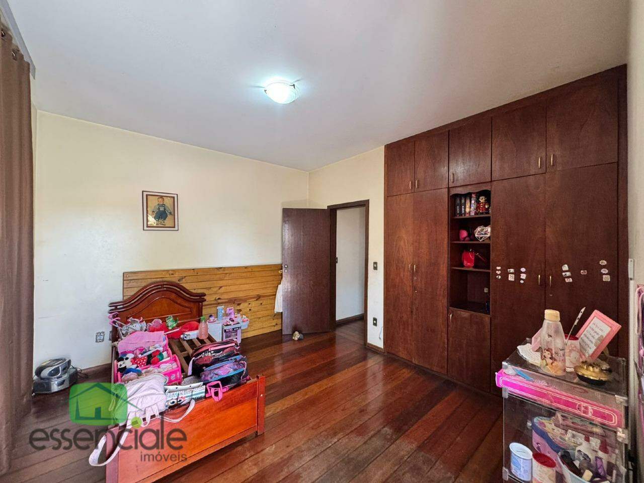 Alugo Casa 6 quartos, Suíte no Bairro Três Barras em Contagem/MG