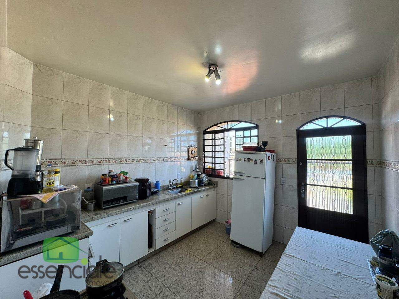 Alugo Casa 6 quartos, Suíte no Bairro Três Barras em Contagem/MG