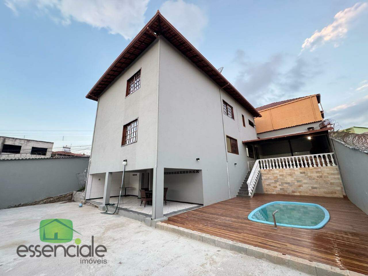 Casa com 5 quartos,5 vagas e piscina no Jardim Industrial á venda