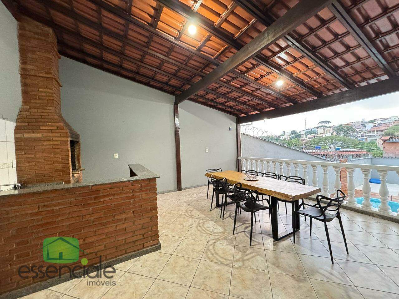 Casa com 5 quartos,5 vagas e piscina no Jardim Industrial á venda