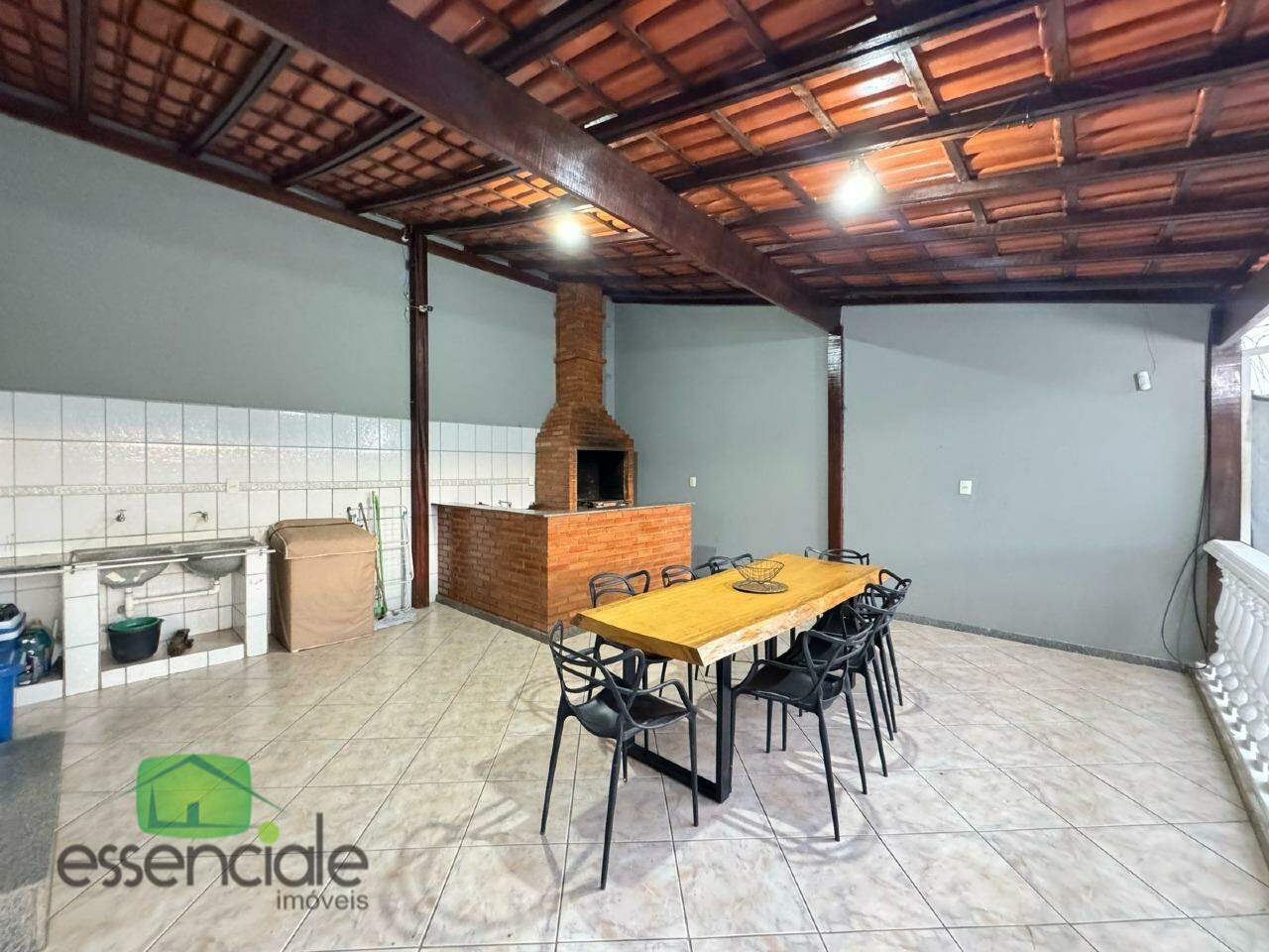 Casa com 5 quartos,5 vagas e piscina no Jardim Industrial á venda