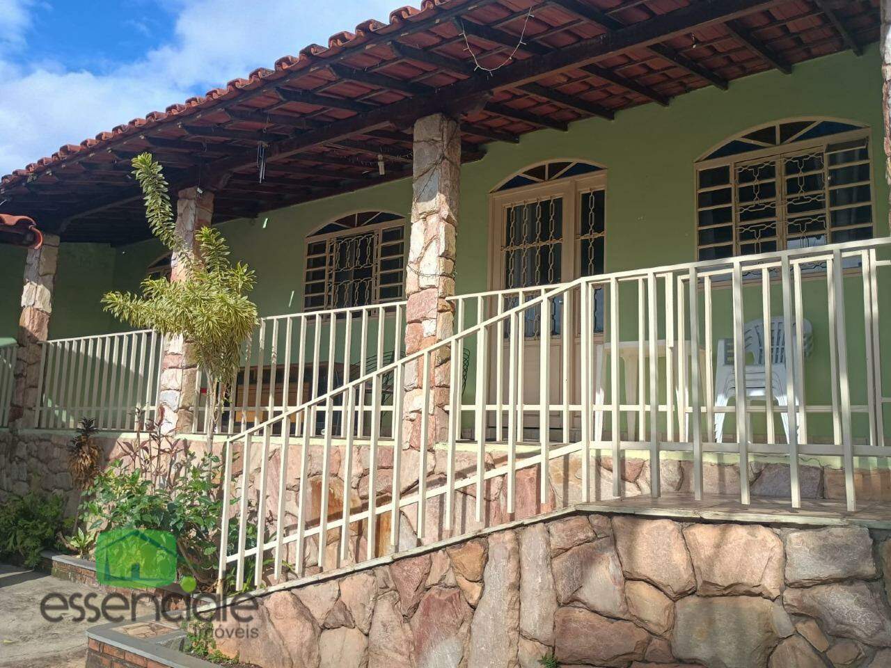 Casa de 3 quartos mais 2 moradias, lote 600m no registro Darcy Vargas