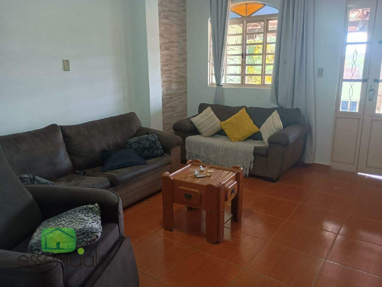 Casa de 3 quartos mais 2 moradias, lote 600m no registro Darcy Vargas