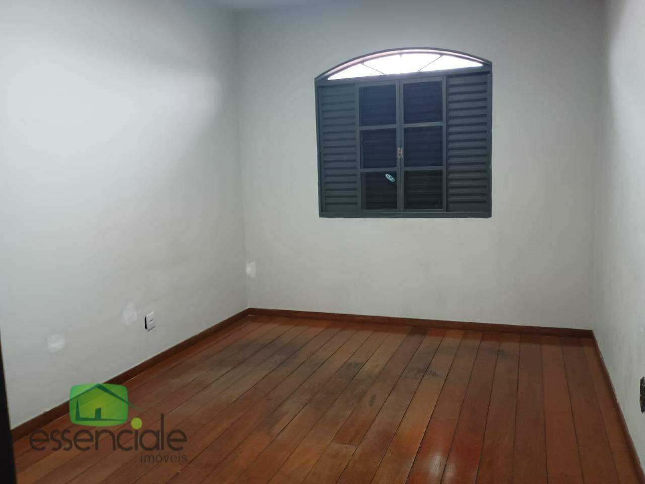 Casa comercial com 8 salas cento de contagem
