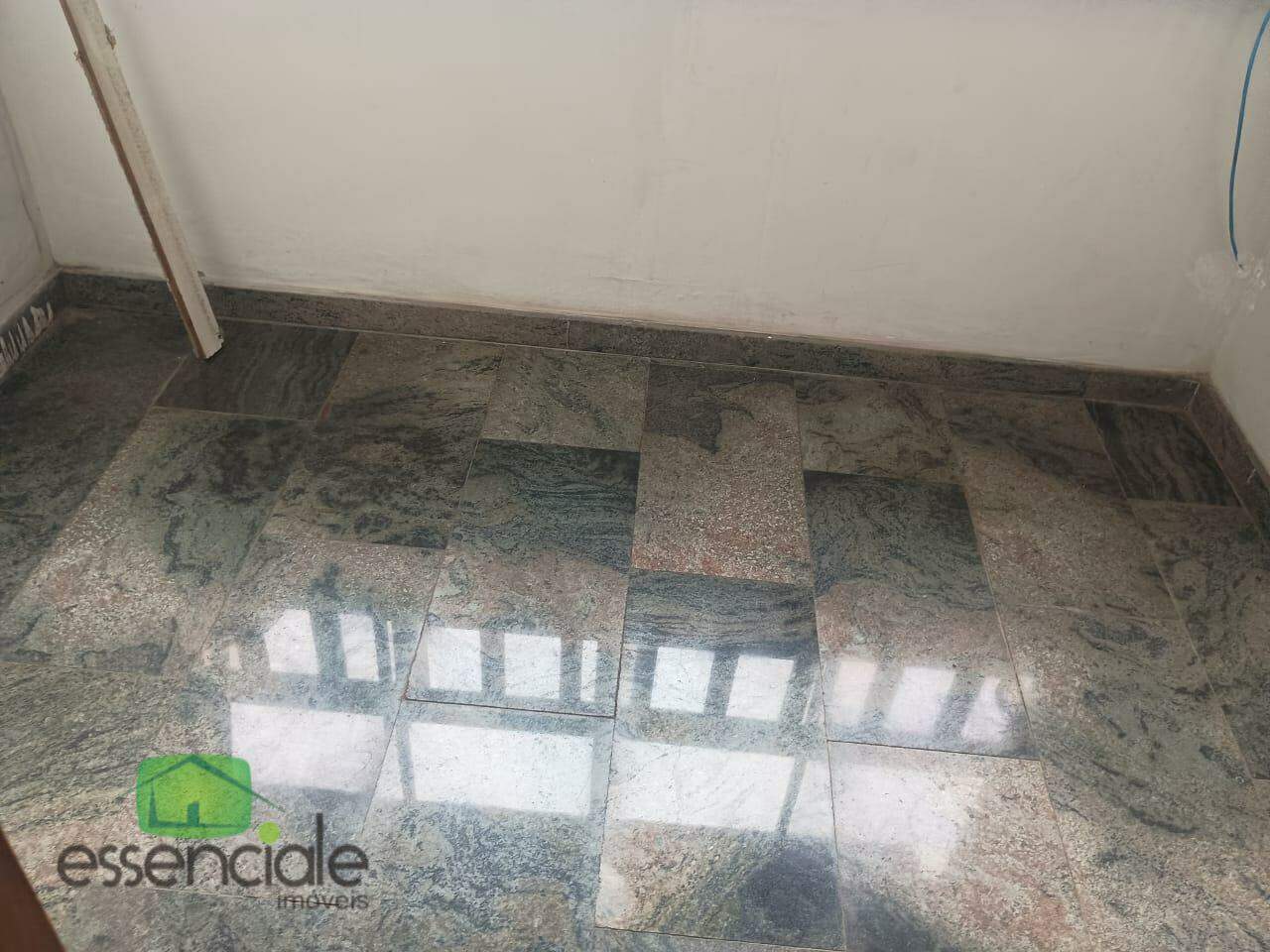 Casa comercial com 8 salas cento de contagem