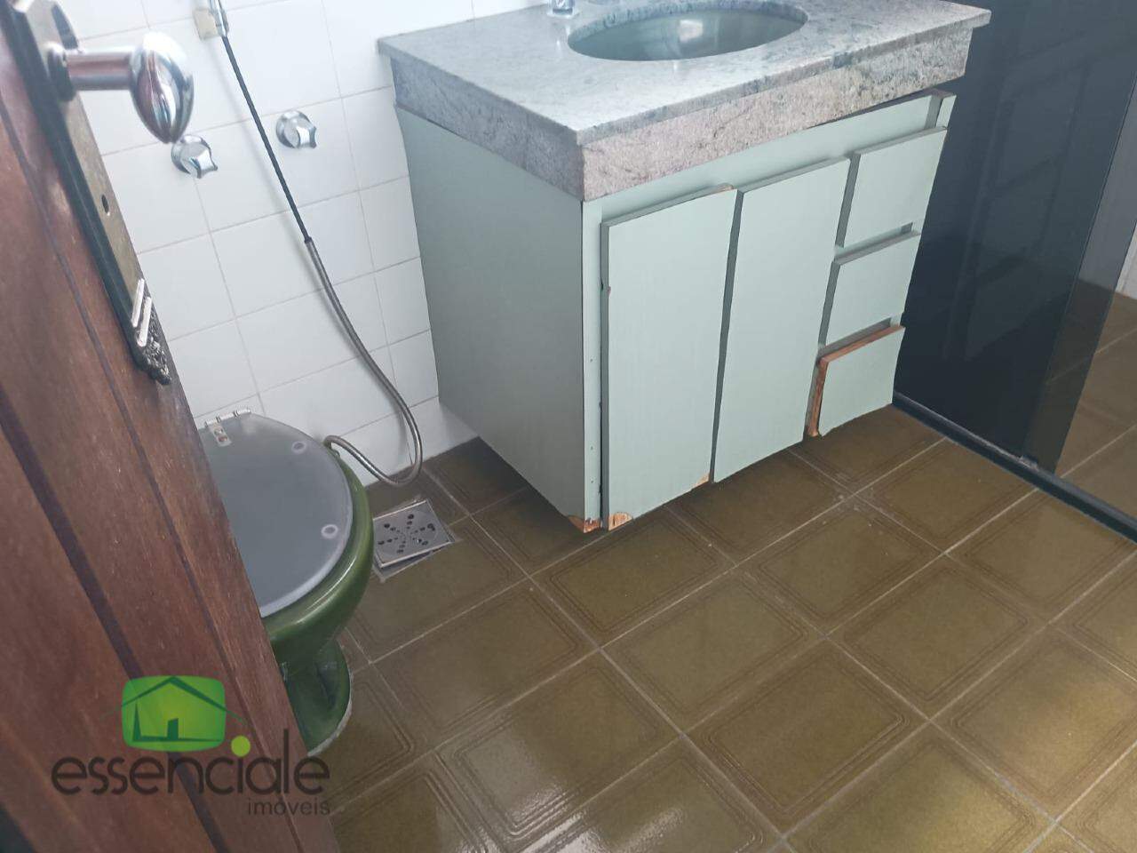 Casa comercial com 8 salas cento de contagem