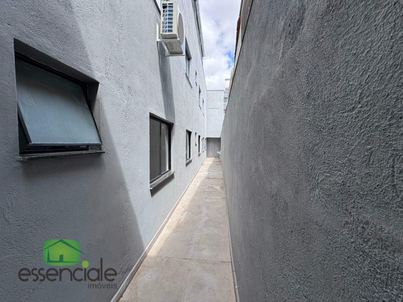 Casa á venda com 3 quartos no bairro Novo Eldorado