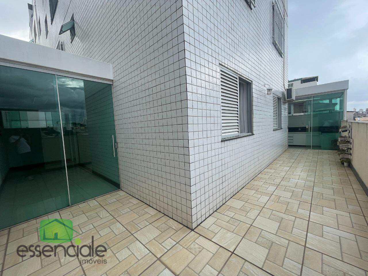 Área privativa em U 3 quartos 3 vagas bairro jardim Vera Cruz (inconfidentes) a venda por 800mil