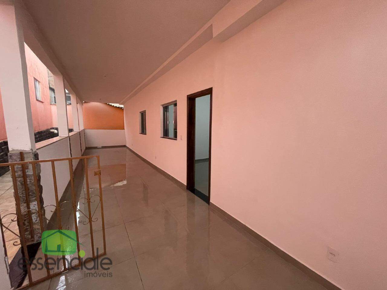 Alugp Casa com 3 quartos e terraço para alugar Bairro Olaria/Barreiro R$ 2.500,00