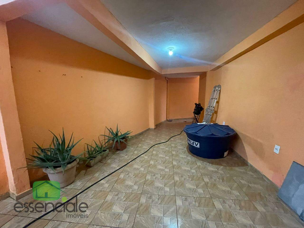 Alugp Casa com 3 quartos e terraço para alugar Bairro Olaria/Barreiro R$ 2.500,00
