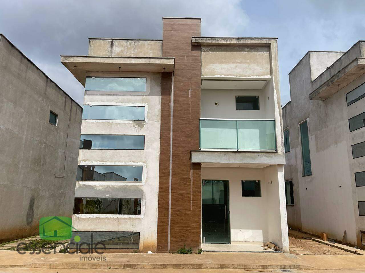 Alugo Casa em Condomínio 03 Quartos e 2 Vagas em Contagem/MG R$ 3.000,00