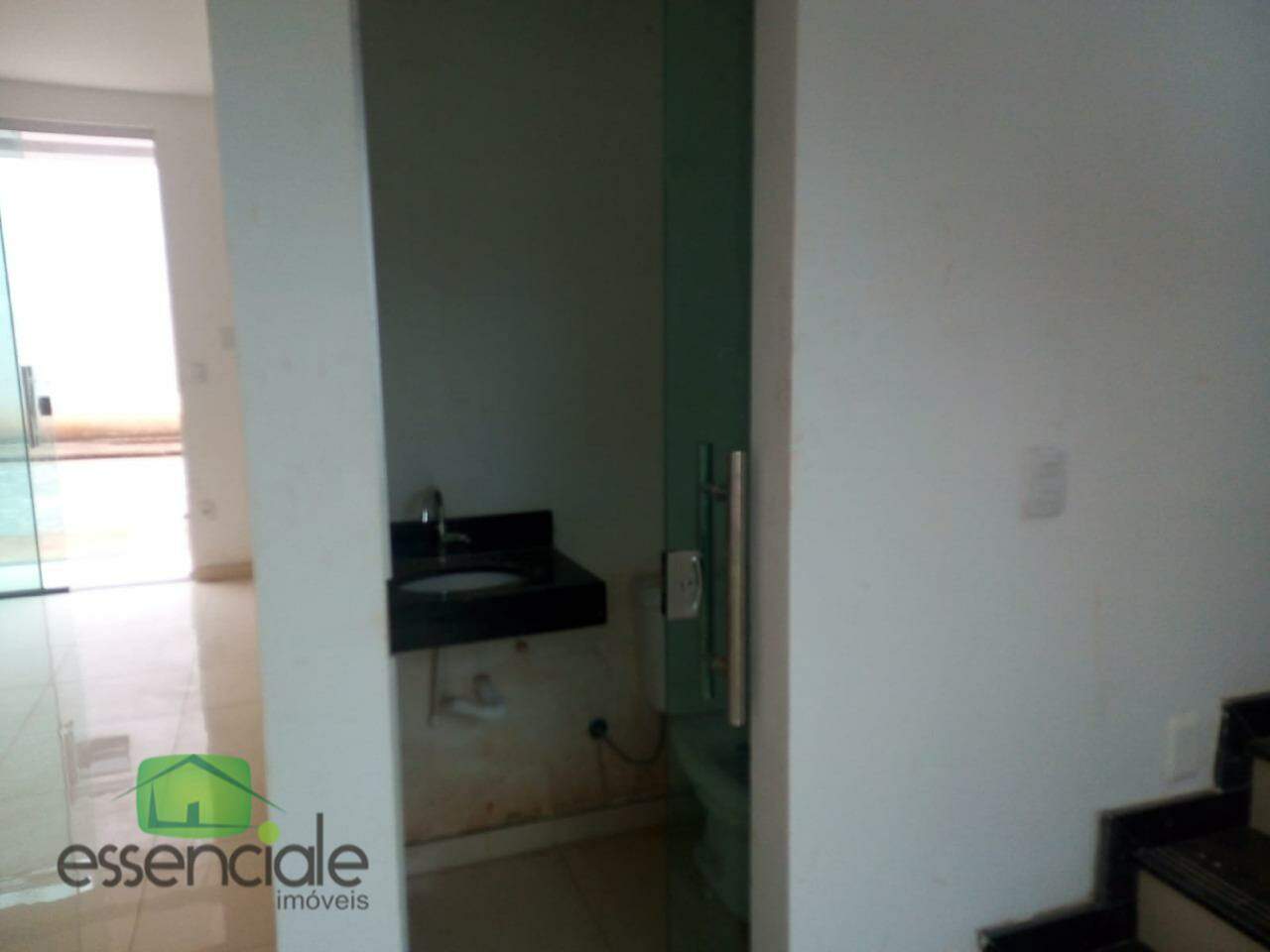 Alugo Casa em Condomínio 03 Quartos e 2 Vagas em Contagem/MG R$ 3.000,00
