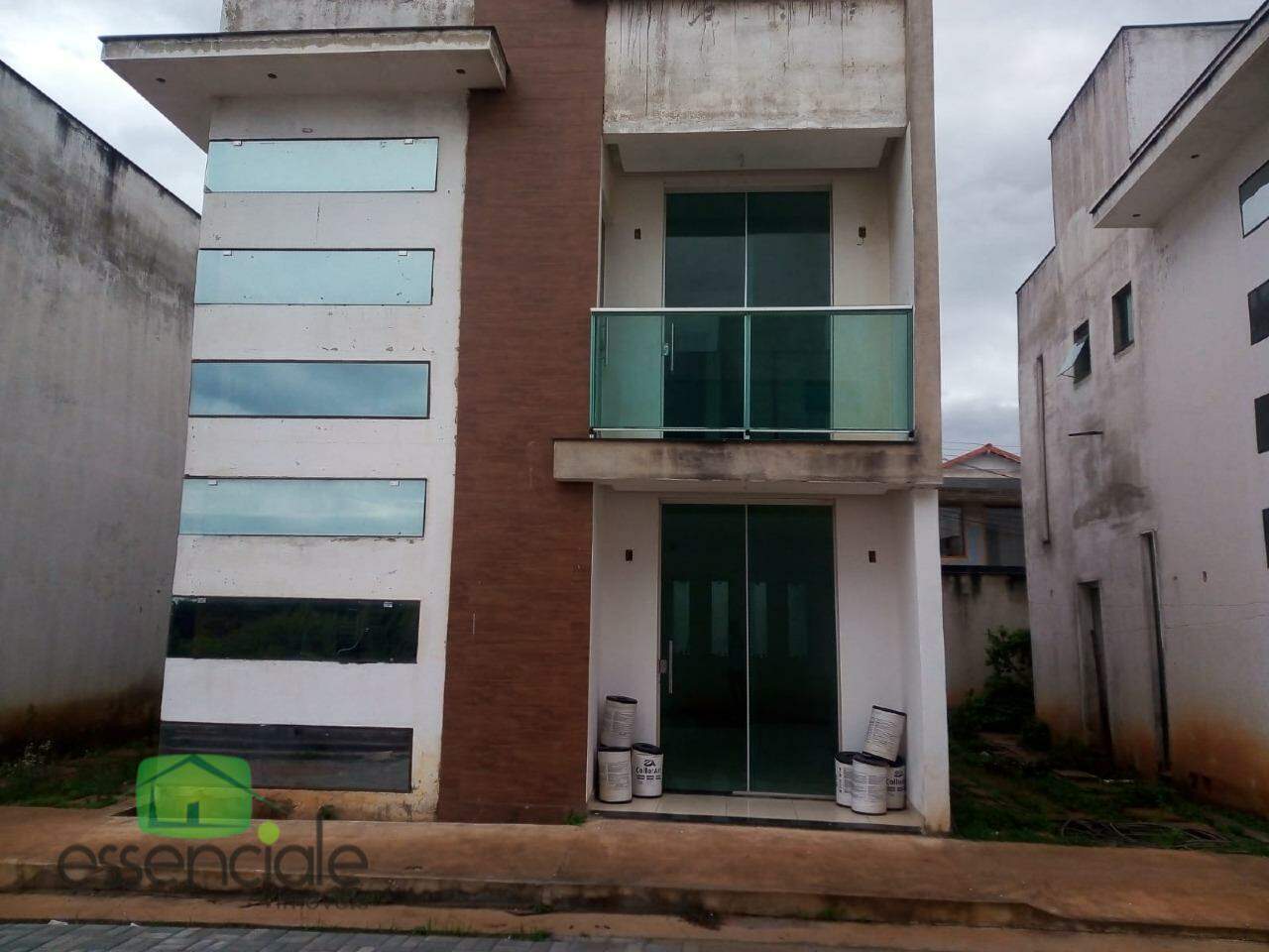 Alugo Casa em Condomínio 03 Quartos e 2 Vagas em Contagem/MG R$ 3.000,00