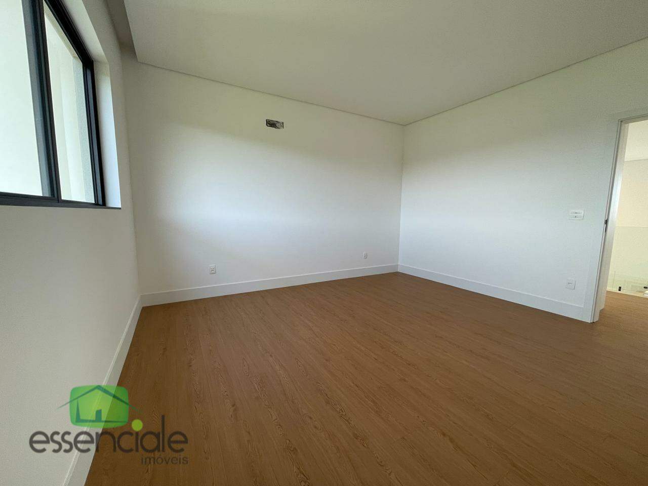 Casa de Luxo em Condomínio | 4 Suítes, Piscina com Borda Infinita, Sauna e 6 Vagas – Estância do Lago