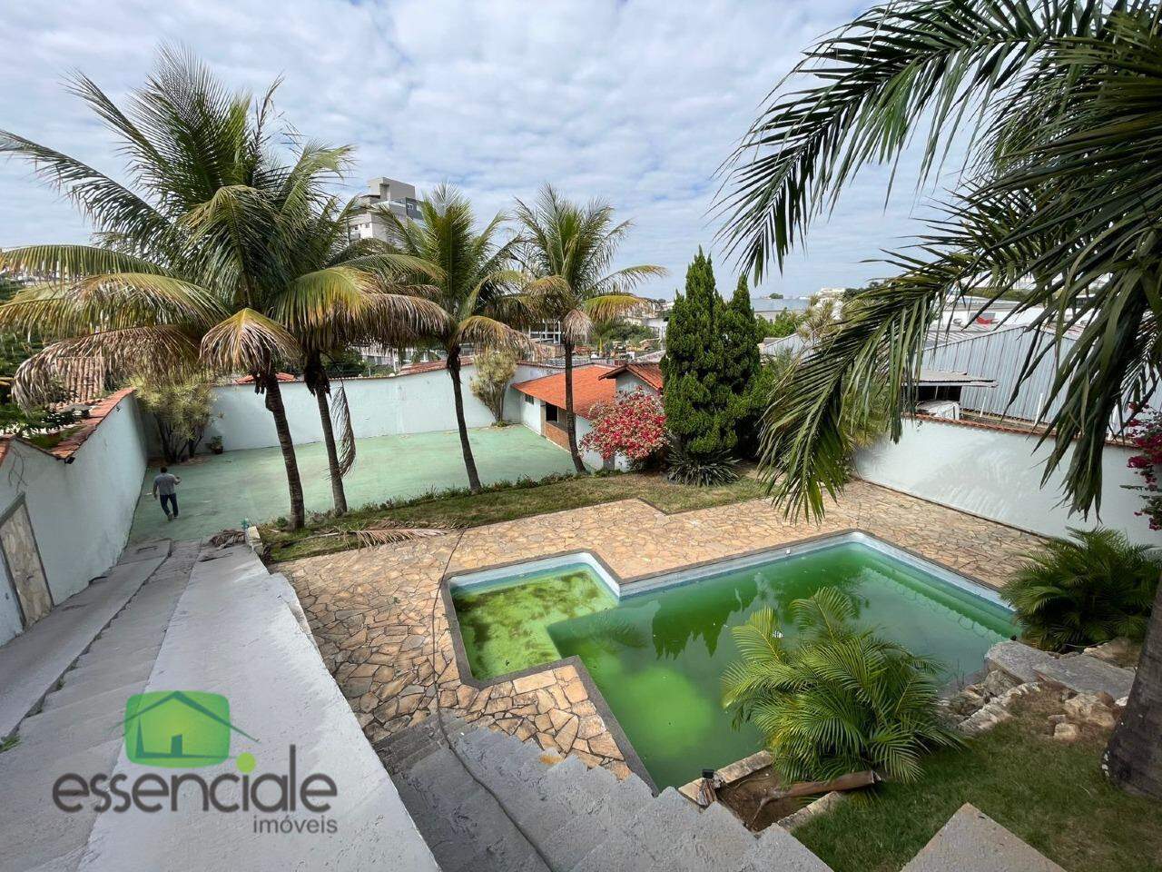 Lote de 765m² com Piscina, Churrasqueira e Área de Lazer no Jardim Riacho