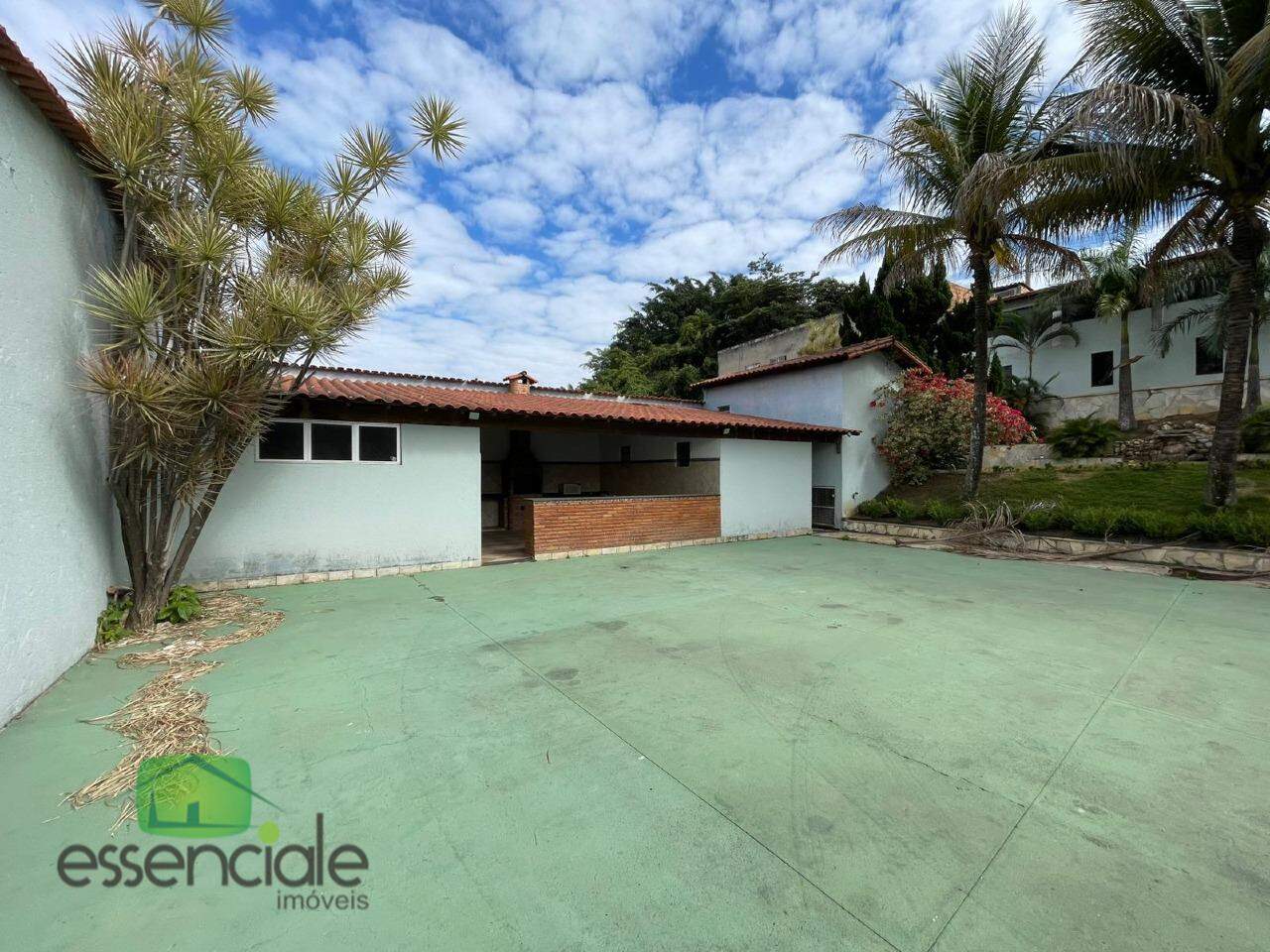 Lote de 765m² com Piscina, Churrasqueira e Área de Lazer no Jardim Riacho