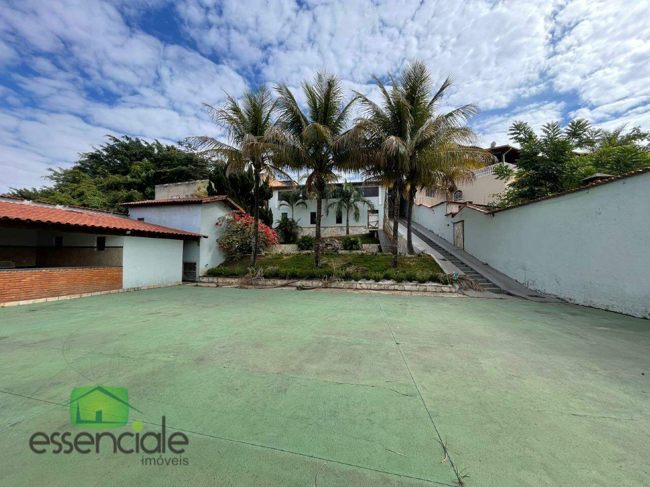 Lote de 765m² com Piscina, Churrasqueira e Área de Lazer no Jardim Riacho