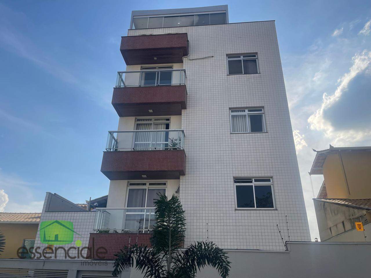 Cobertura 3 quartos prédio com elevador bairro Europa a venda por 790 mil!