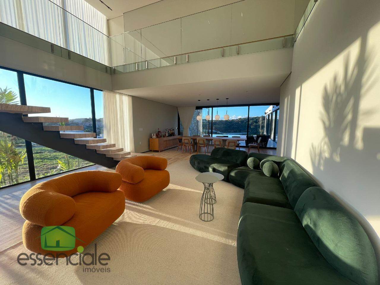 Casa alto padrão em condomínio 4 suítes 6 vagas à venda de porteira fechada por R$ 10.990.000,00.