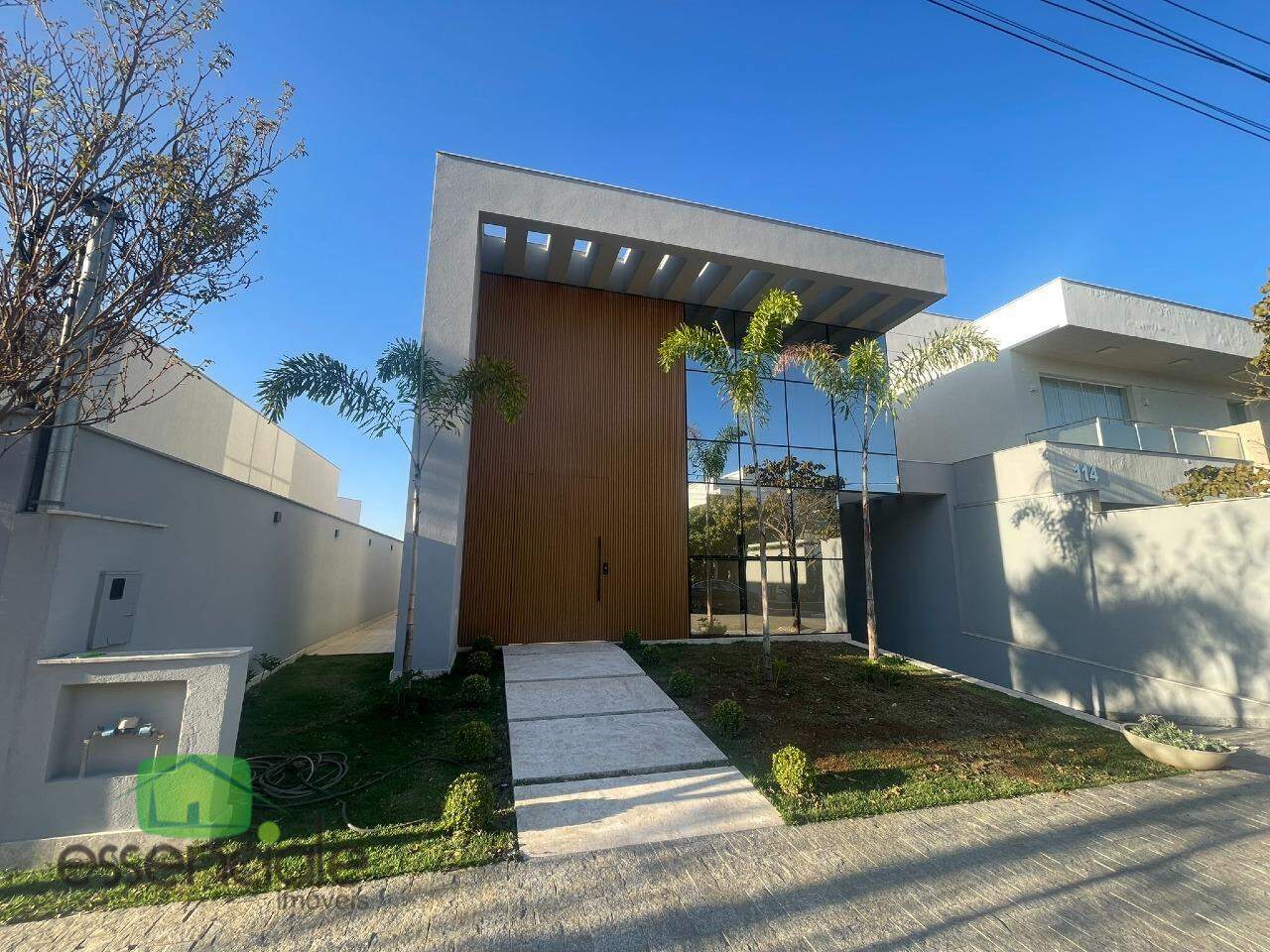 Casa de Alto Padrão no Condomínio Estância Silveira | 3 Suítes | 730 m² | 8 Vagas | Piscina | R$ 4.300.000