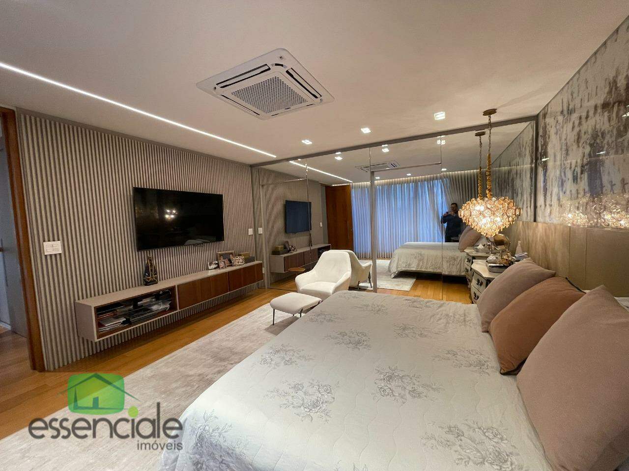 Casa de Alto Padrão em Condomínio | 500 m² | 4 Suítes | 6 Banheiros | 8 Vagas | Porteira Fechada | R$ 6.900.000 ?? Valor